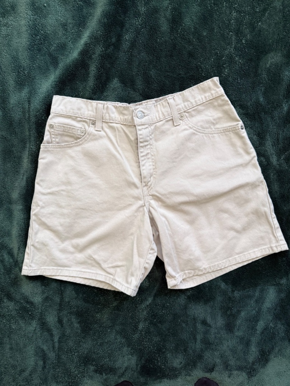 Vintage women’s Levi’s Shorts - Picture 2 of 5